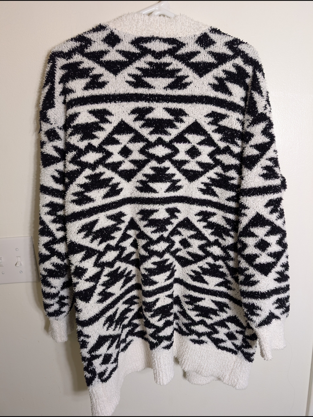 Time and Tru Black and White Open-Front Patterned Cardigan - Picture 3 of 6